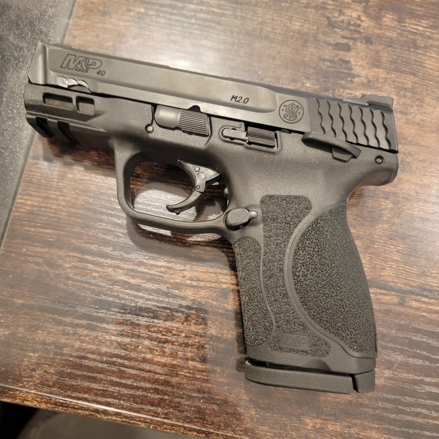 Smith & Wesson M&P40C M2.0 4 in 40 S&W Compact 13-Round Pistol no card fee