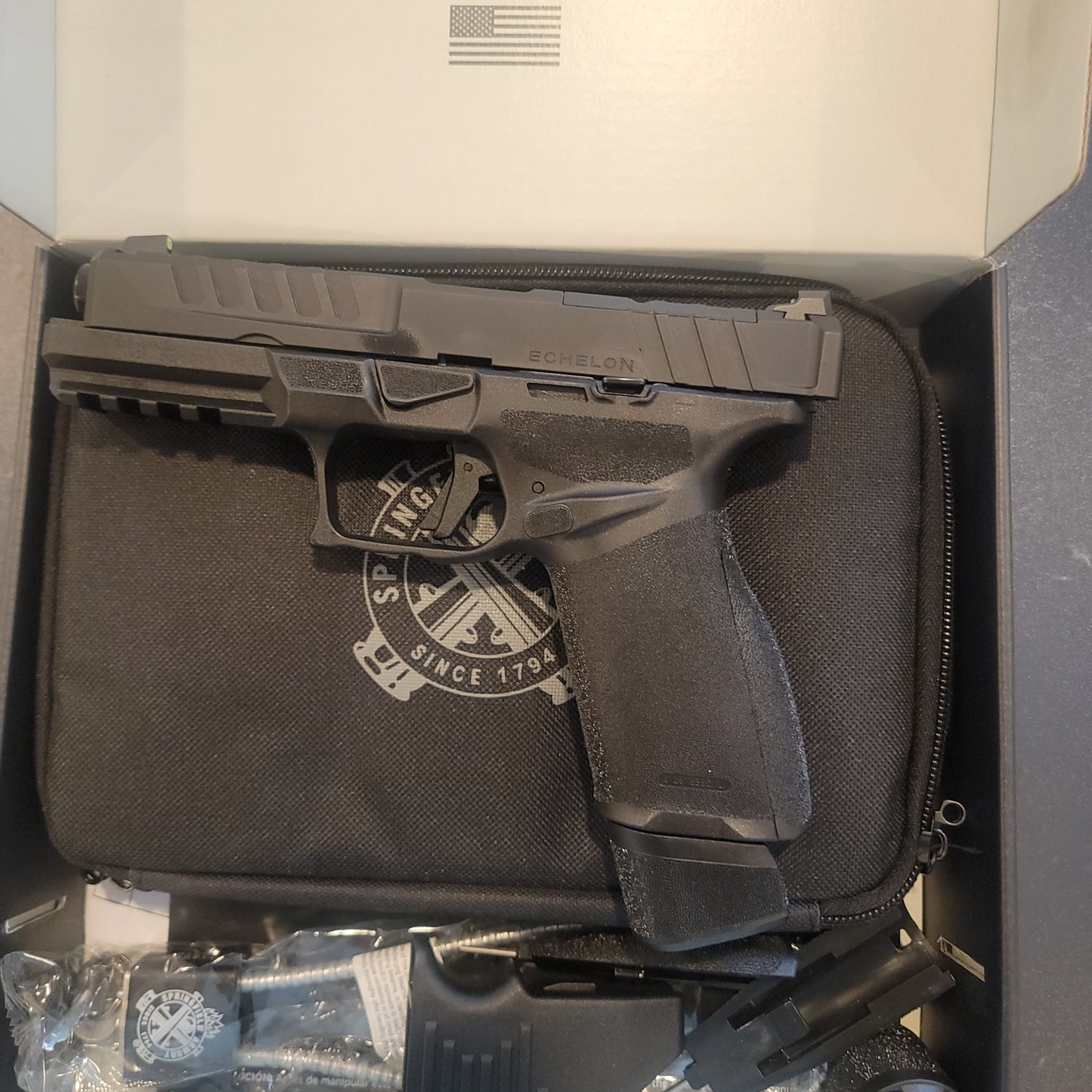 Springfield Armory Echelon 4.5" Black with FDE Grip mod 17/20rd OR