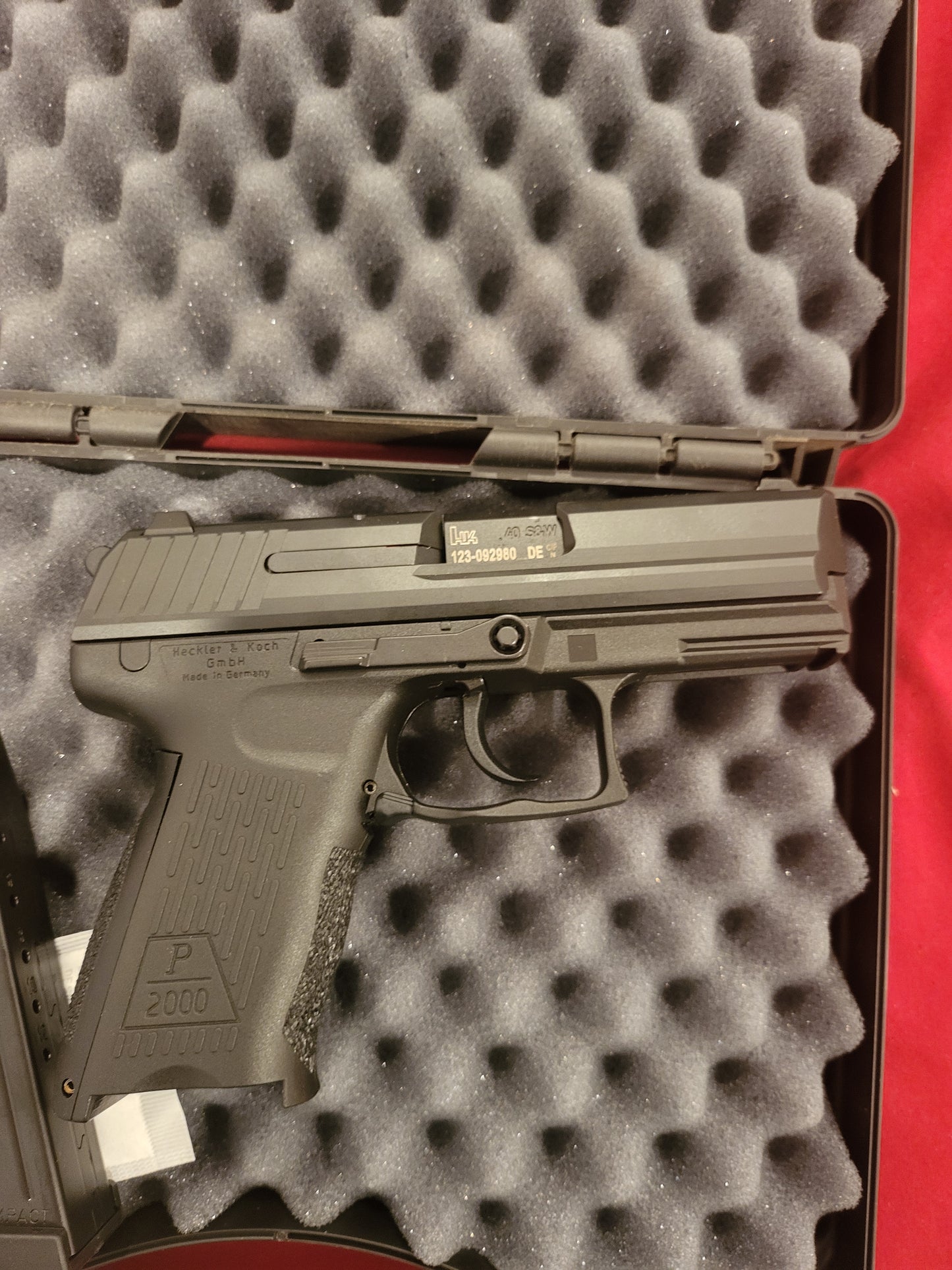 Heckler & Koch P2000 V3 .40 S&W Pistol with 2x12 mags New no card fee