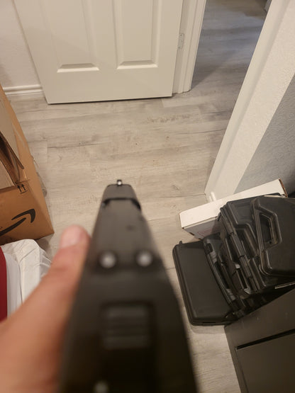 Heckler & Koch P2000 V3 .40 S&W Pistol with 2x12 mags New no card fee
