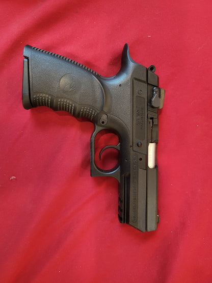 Magnum research baby eagle III compact 40 S&W 2x12 mags