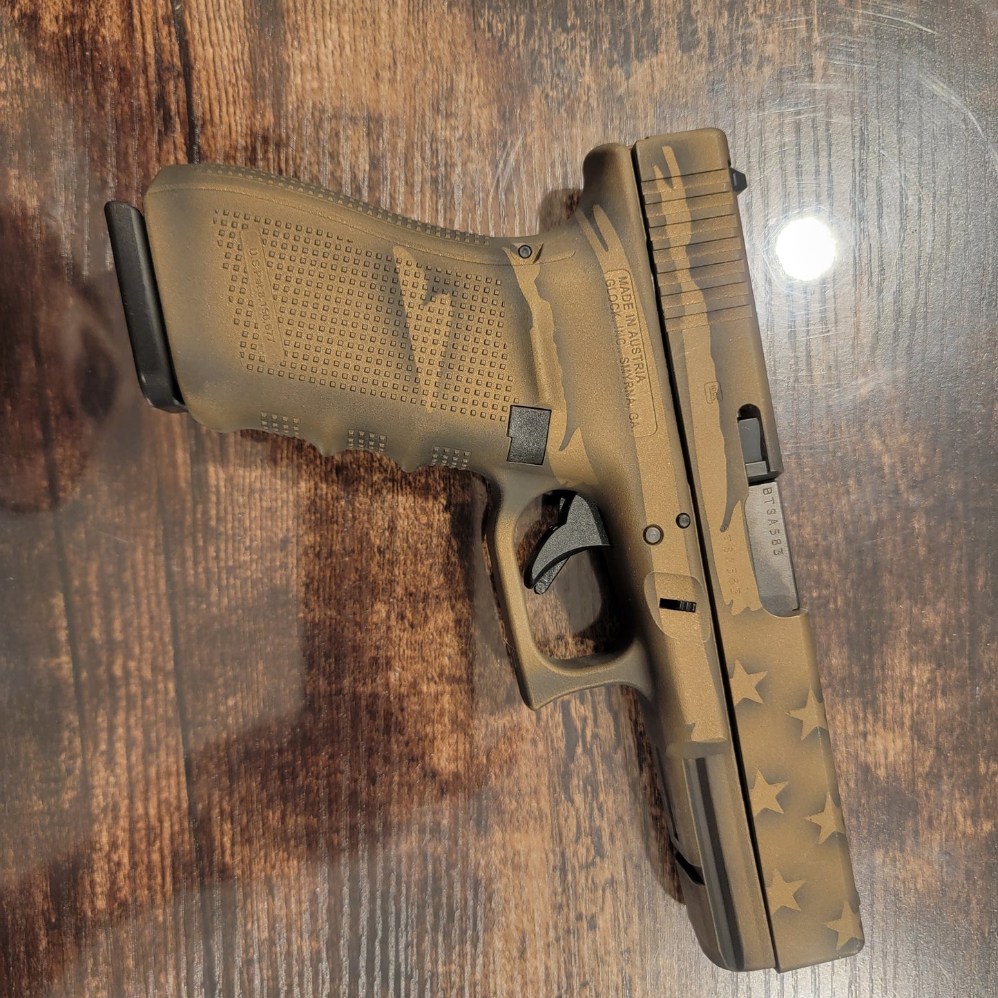 glock G20 GEN4 10MM distressed flag patern with 3x15 mags