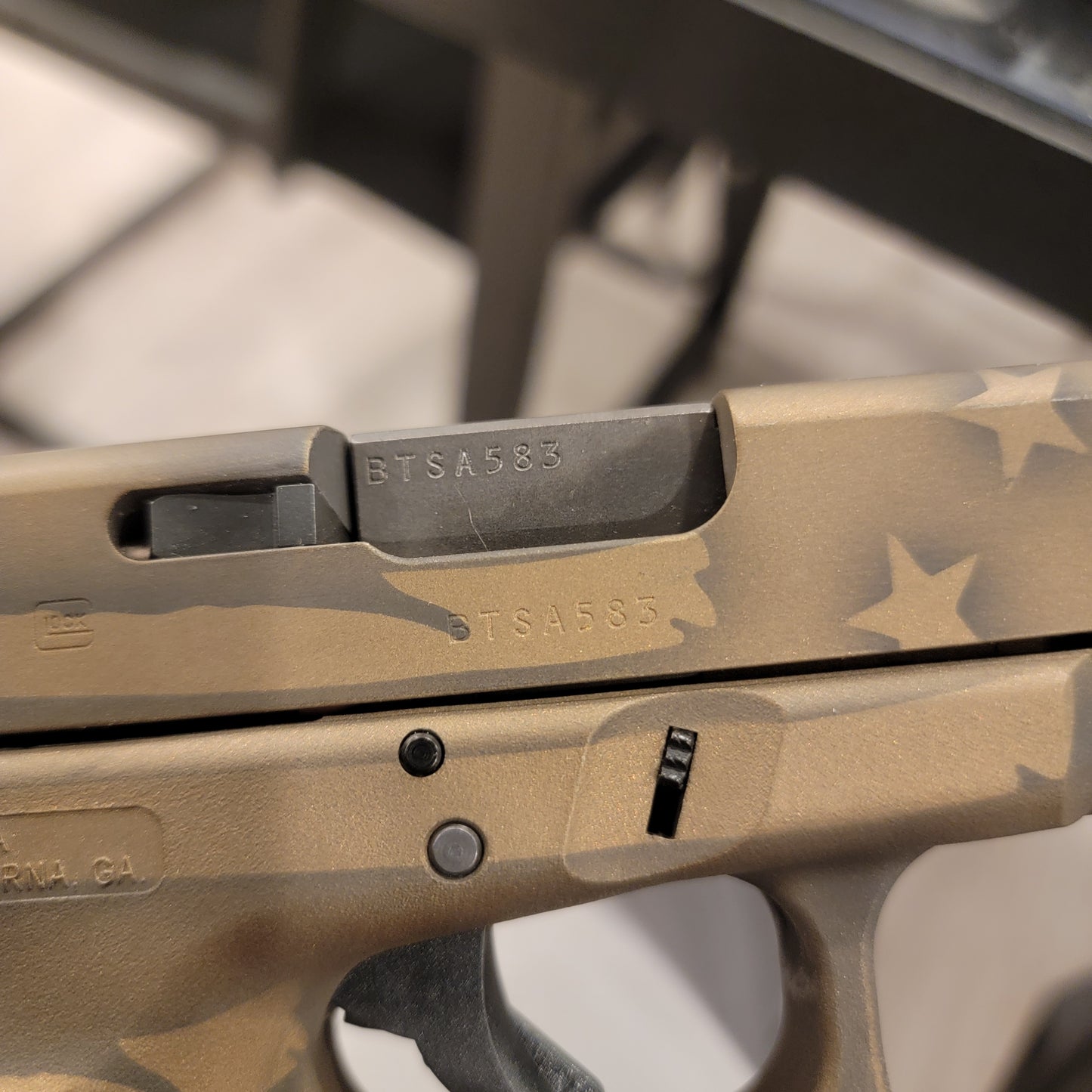 glock G20 GEN4 10MM distressed flag patern with 3x15 mags